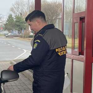 Depistat la volan fără dreptul de a conducere