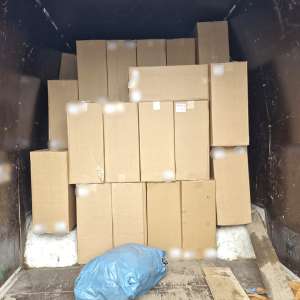 Peste 65.000 pachete de țigări marcate necorespunzător, în valoare de 1.300.000 lei, descoperite de polițiștii de frontieră