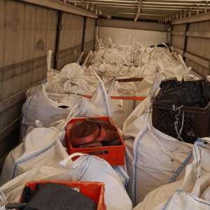 Peste 20 de tone deşeuri din material plastic, oprite în P.T.F. Giurgiu