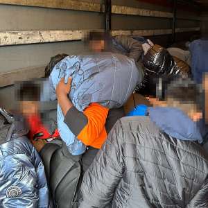 Acțiuni intense la P.T.F. Nădlac II: 137 de cetățeni străini depistați ascunși în ultimele 24 de ore