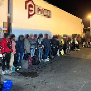 Acțiuni intense la P.T.F. Nădlac II: 137 de cetățeni străini depistați ascunși în ultimele 24 de ore