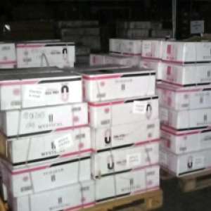 Mii de parfumuri susceptibile a fi contrafăcute, de aproximativ 2.400.000 lei, depistate în Portul Constanța