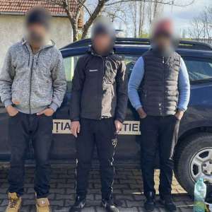 Trei cetățeni din Maroc, depistați în timp ce încercau să treacă fraudulos frontiera
