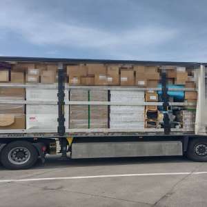 TIR încărcat cu 20 de tone de deșeuri, oprit la Petea