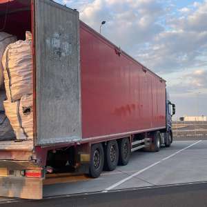 Peste 30 tone deșeuri oprite la frontieră de poliţiştii de la P.T.F Borș II