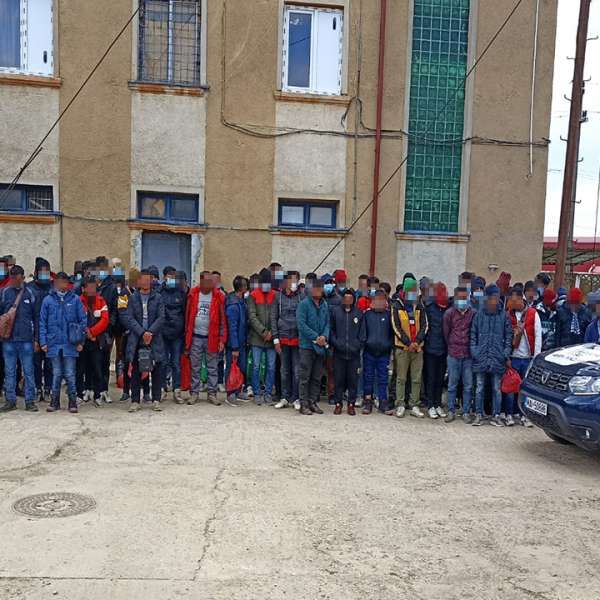 Acțiuni pentru prevenirea migrației ilegale la frontiera cu Ungaria. 87 de persoane depistate în zona de competență