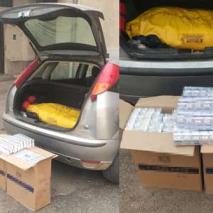 Țigări ascunse sub o pătură, descoperite într-un autoturism, în Satu Mare