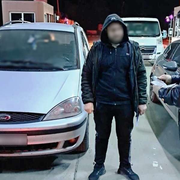 Dosar penal pentru fals material în înscrisuri oficiale şi uz de fals