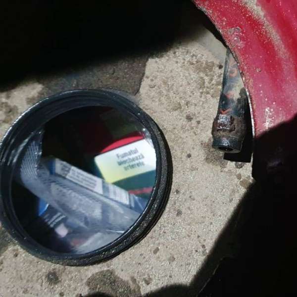 Autoturism „alimentat” cu ţigarete de contrabandă, depistat la P.T.F. Stânca