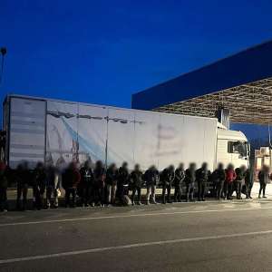 PTF Nădlac II: 23 de cetățeni străini depistați ascunși, în ultimele 24 de ore
