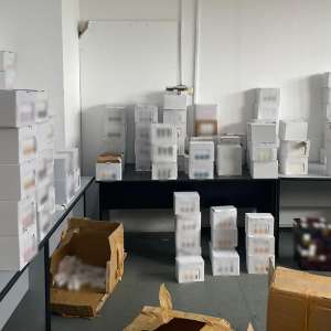 Peste 5.500 de parfumuri susceptibile a fi contrafăcute, descoperite într-un TIR, în PTF Giurgiu