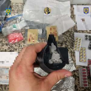 Cetăţean român, depistat pe aeroportul Otopeni cu substanțe interzise, în bagajul de cală