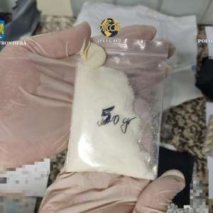 Cetăţean român, depistat pe aeroportul Otopeni cu substanțe interzise, în bagajul de cală