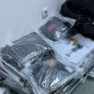 Bunuri ce pot aduce atingere dreptului de proprietate intelectuală, estimate la  aproximativ 1.170.000 de lei, descoperite la PTF Giurgiu