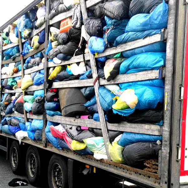 Peste 37 de tone de deşeuri, oprite la Nădlac II