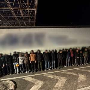 PTF Nădlac II: 105 de cetățeni din India, Pakistan, Afganistan și Siria depistați ascunși în două camioane