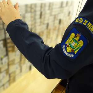 30.000 de țigarete descoperite în două mijloace de transport, în P.T.F. Calafat