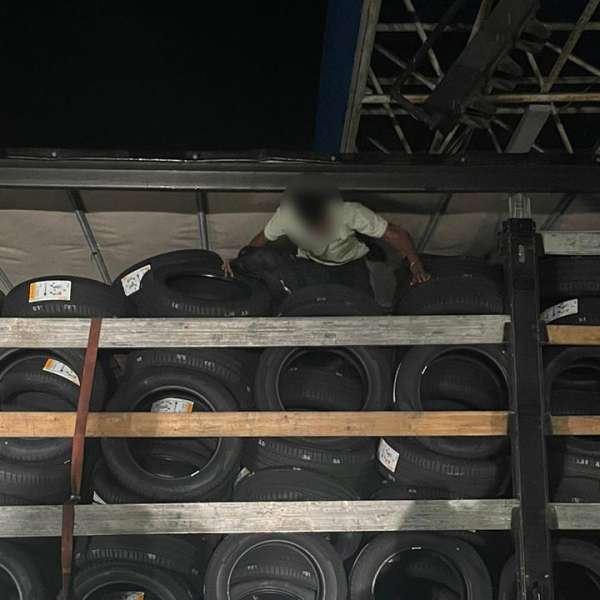 13 cetăţeni străini depistaţi la frontiera cu Ungaria