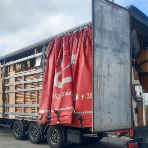 TIR-uri încărcate cu peste 37 de tone de deșeuri, oprite la P.T.F. Petea