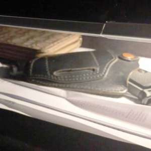 A uitat că transportă o armă neletală, iar acum este cercetat penal