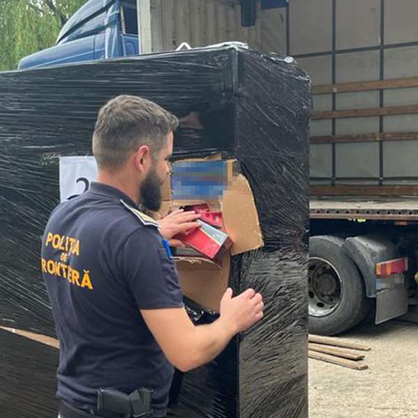 Autocamion încărcat cu ţigări de contrabandă în valoare de peste 3 milioane de lei, descoperit în P.T.F. Bechet