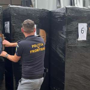 Autocamion încărcat cu ţigări de contrabandă în valoare de peste 3 milioane de lei, descoperit în P.T.F. Bechet