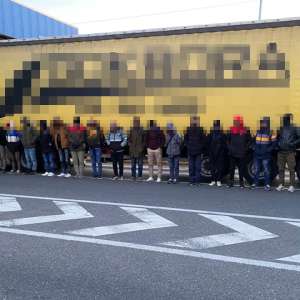 PTF Nădlac II: 28 de cetățeni străini depistați ascunși, în două mijloace de transport