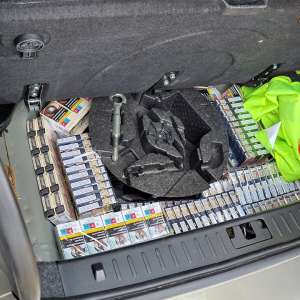 Ţigări ascunse şi nedeclarate, descoperite în portbagaj şi locul destinat roții de rezervă ale unui autoturism, la PTF Zimnicea