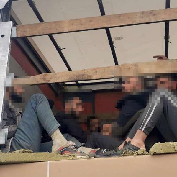 39 de cetăţeni străini depistați ascunși la PTF Nădlac II