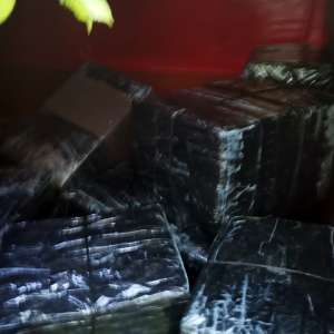 Autoutilitară, încărcată cu 12.000 pachete cu țigări, confiscată de polițiștii de frontieră