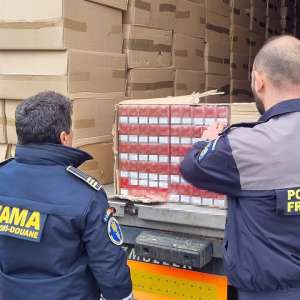 Captură impresionantă de ţigări de contrabandă, în valoare de peste 3 milioane de lei, descoperită într-un camion cu varză la P.T.F. Giurgiu