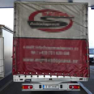 Peste 3.600 articole vestimentare susceptibile a fi contrafăcute descoperite într-un microbuz în PTF Calafat