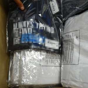 Peste 3.600 articole vestimentare susceptibile a fi contrafăcute descoperite într-un microbuz în PTF Calafat