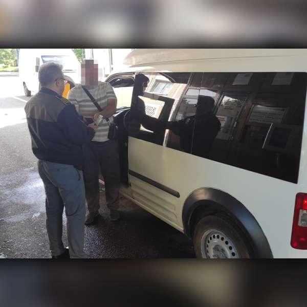 Fals procurat cu suma de 200 de euro, oprit la intrarea în țară