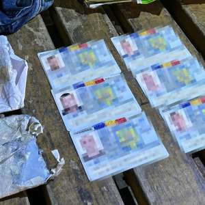 Șase cărți de identitate false, cu destinația Germania, descoperite la controlul de frontieră