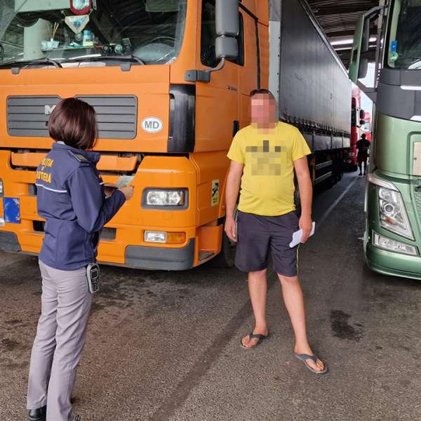 Asigurare falsă descoperită la controlul de frontieră