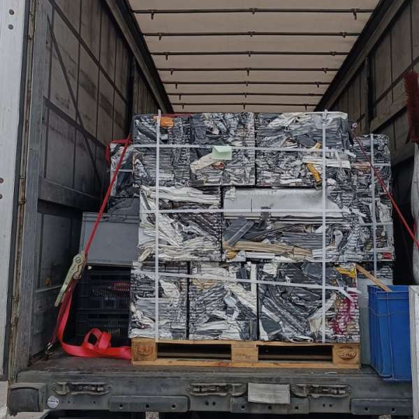 Peste 51 tone deșeuri de aluminiu și textile, oprite la intrarea în țară