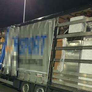 Peste 15 tone de deşeuri, oprite la PTF Borș II