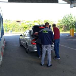 Cu permis de conducere fals la control de frontieră