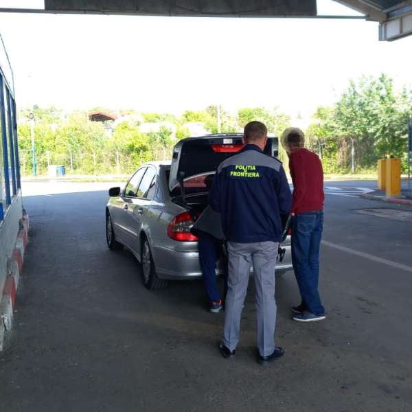 Cu permis de conducere fals la control de frontieră