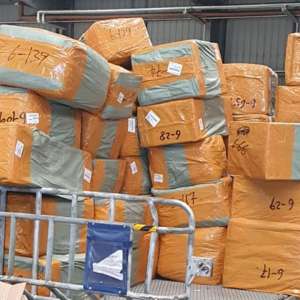 Aproximativ trei tone de bunuri susceptibile a fi contrafăcute sosite din China, confiscate pe Aeroportul Henri Coandă-Otopeni