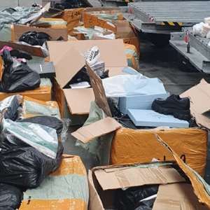 Aproximativ trei tone de bunuri susceptibile a fi contrafăcute sosite din China, confiscate pe Aeroportul Henri Coandă-Otopeni