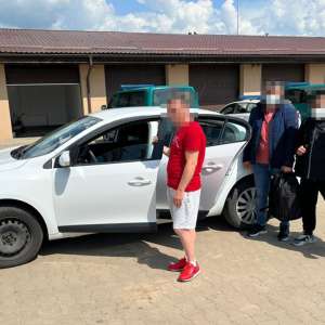 Trei cetățeni din Turcia, depistaţi la graniţa cu Serbia.  Şofer român cercetat pentru trafic de migranţi