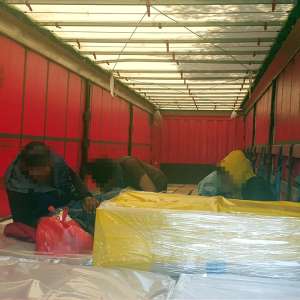 Patru cetățeni străini, depistaţi într-un automarfar. Intenţionau să treacă fraudulos frontiera.