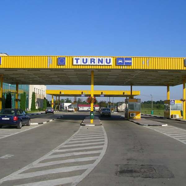 Șaisprezece cetățeni străini depistați în patru autoturisme în cadrul unor acțiuni preventive