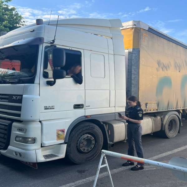 Autoutilitară cu I.T.P. fals, depistată de polițiștii de frontieră
