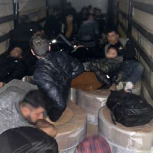 37 de cetăţeni străini, depistați în tentativă de trecere ilegală a frontierei