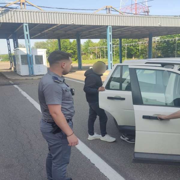 Doi cetățeni egipteni opriți la frontieră, după ce au intenţionat să intre ilegal în România