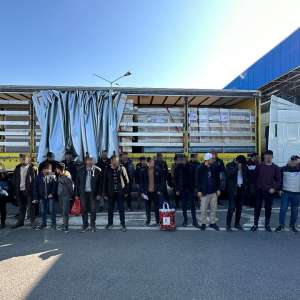 143 de cetăţeni străini opriţi la PTF Nădlac II si PTF Borş. Într-un singur TIR au fost descoperite ascunse 64 de persoane