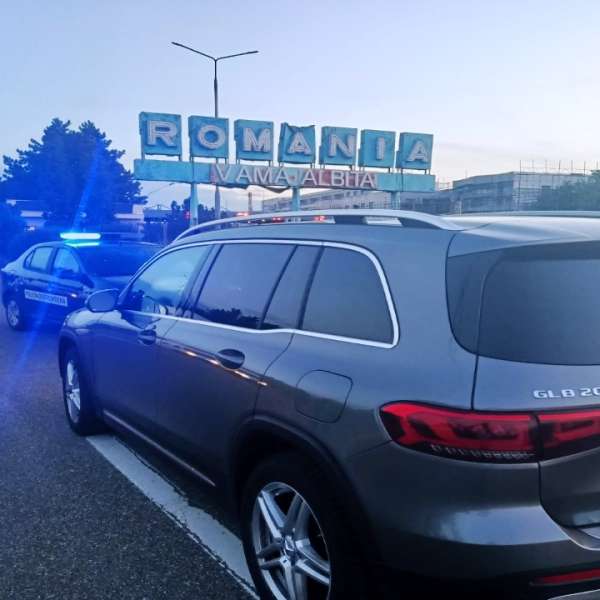 Autoturism de lux furat din Suedia, oprit la Albița 